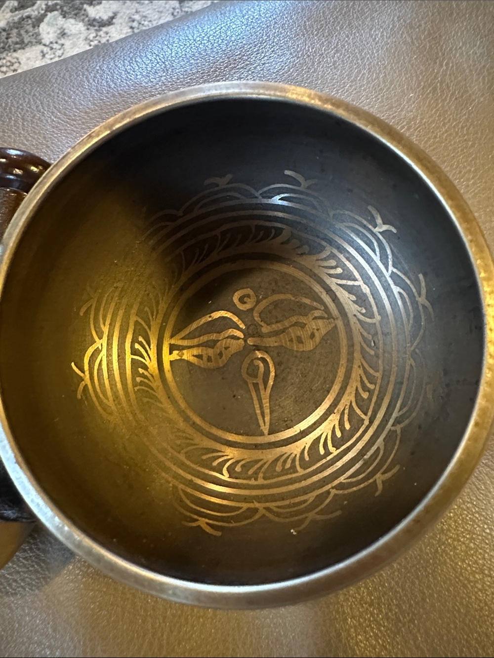 Tibetan singing bowl for meditation/yoga - Picture 5 of 7